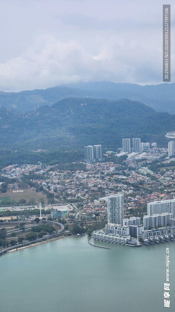 海滨城市俯瞰美景