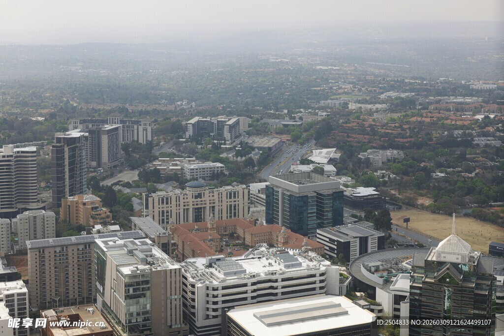 俯瞰城市建筑群景观