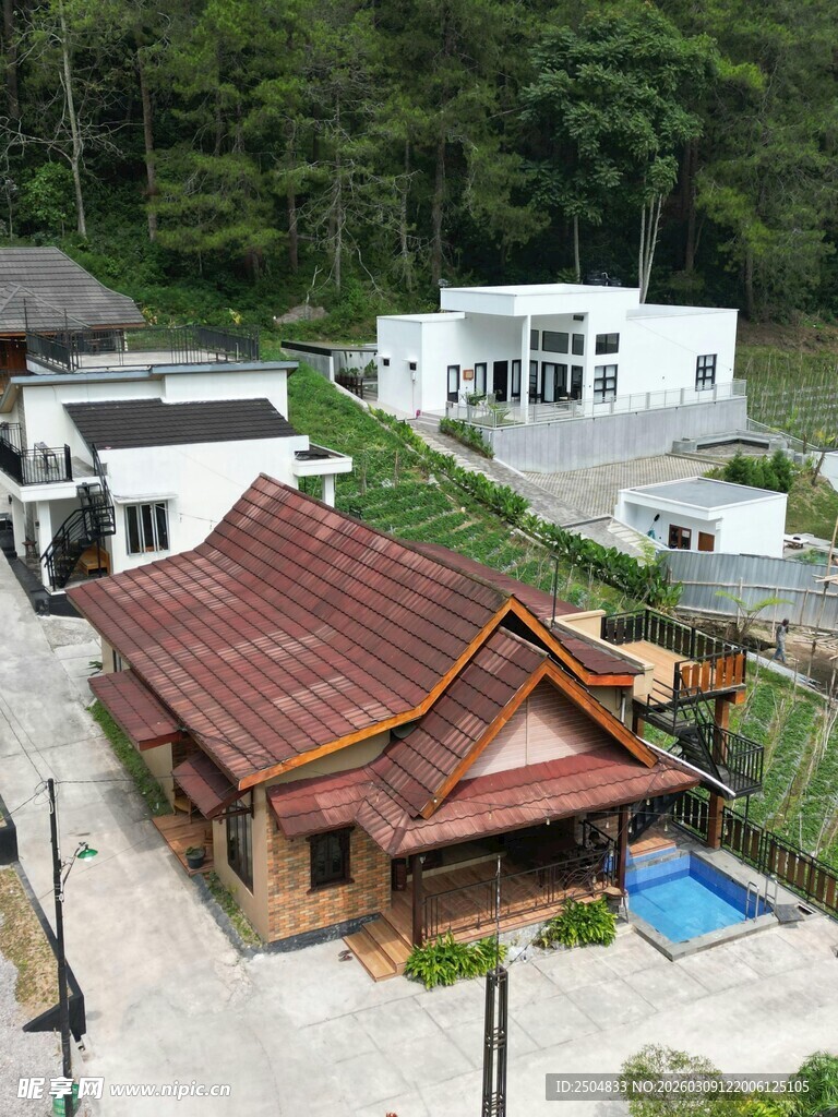 乡村特色小屋与周边景致