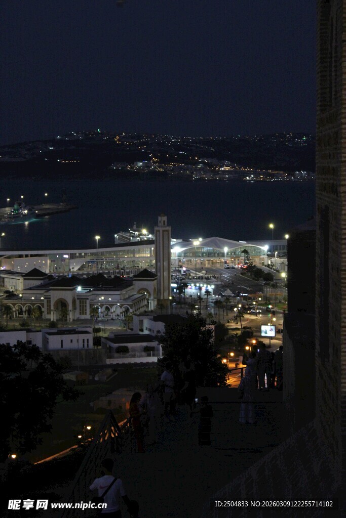 城市海港夜景俯瞰