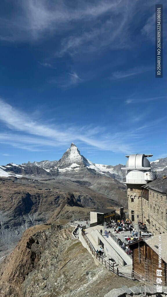 阿尔卑斯山壮丽雪山景观