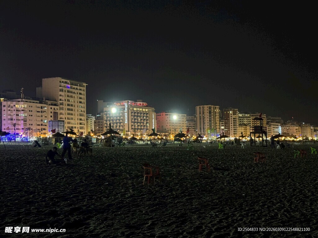 夜晚繁华海滩城市景观
