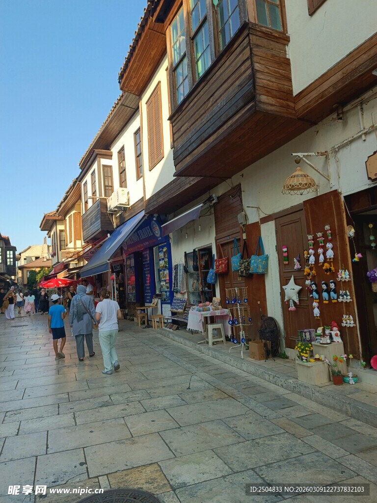 古街漫步 享受悠闲时光