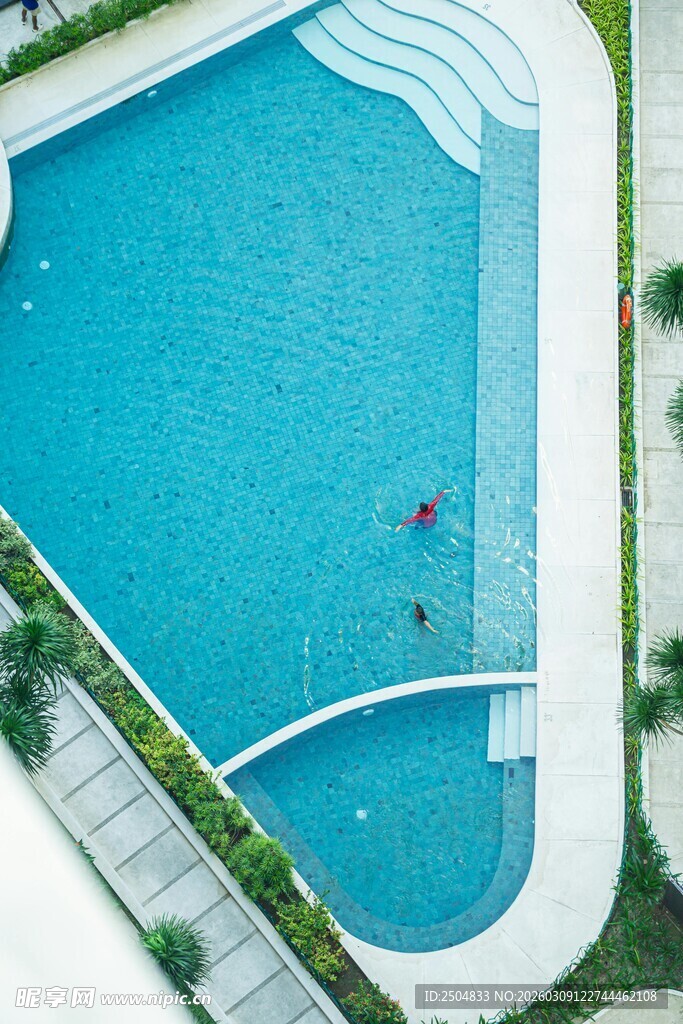 俯瞰别致泳池景观