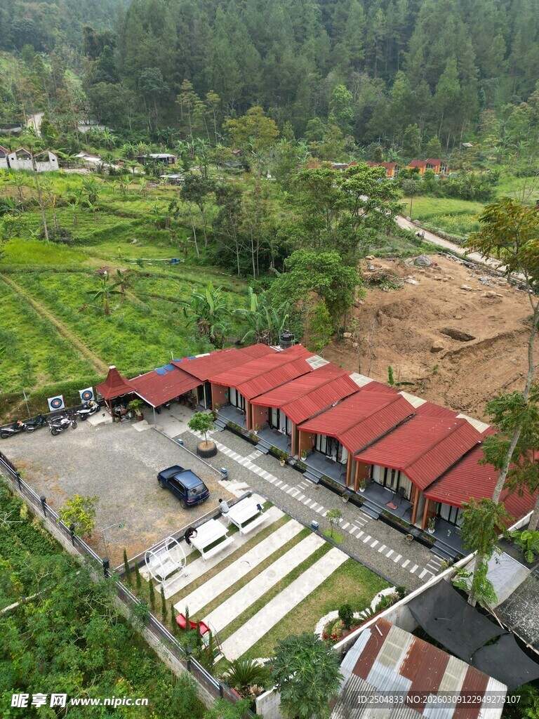 乡村红顶建筑群俯瞰图