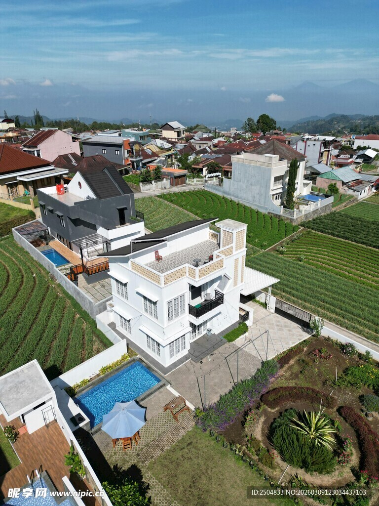 现代风格海边别墅俯瞰图