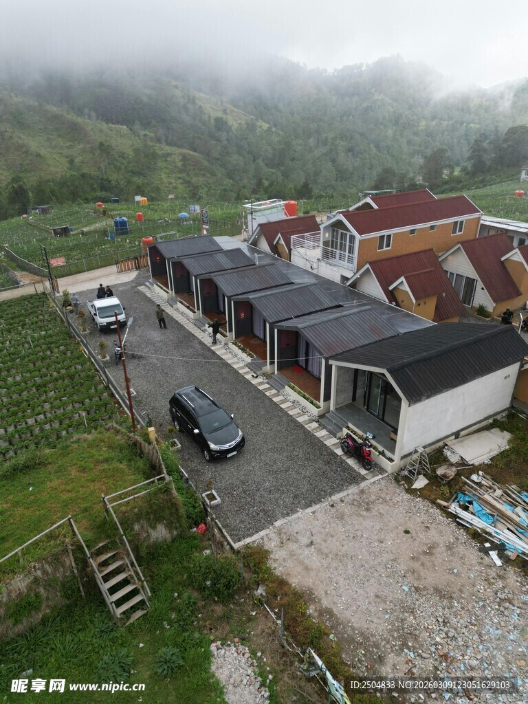 山间村落中的特色房屋