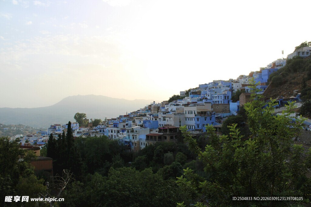 蓝白山城 山间美丽景致