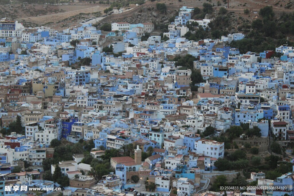 蓝白小镇 梦幻般的建筑景观