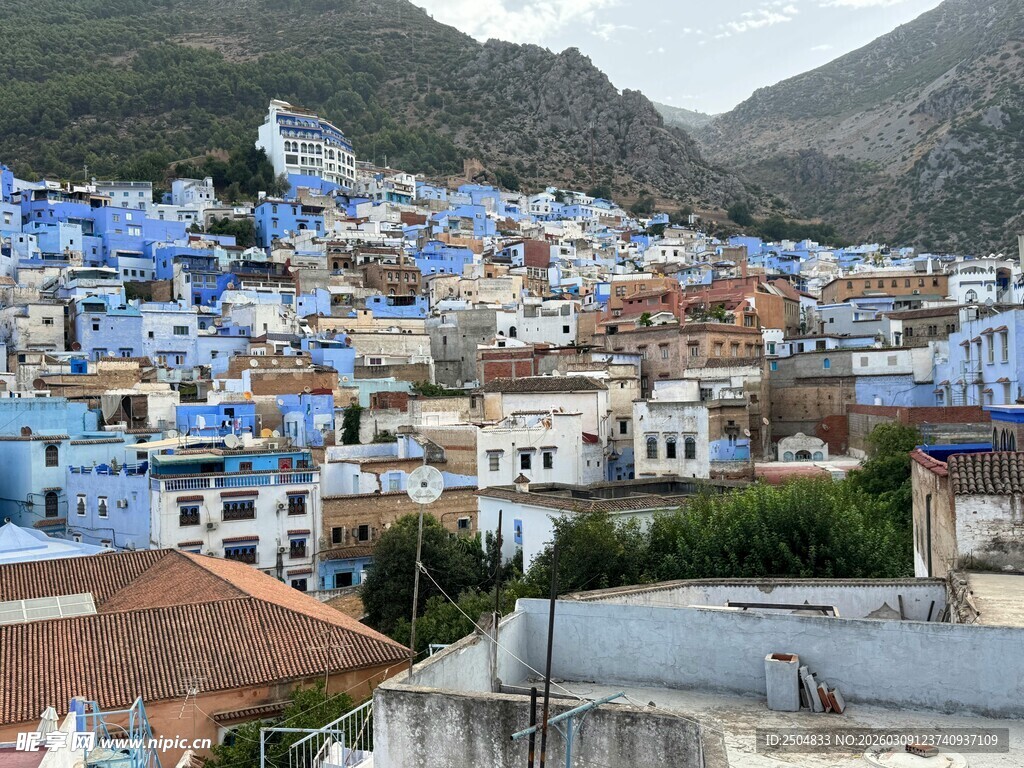 蓝白小镇 梦幻的山城景致