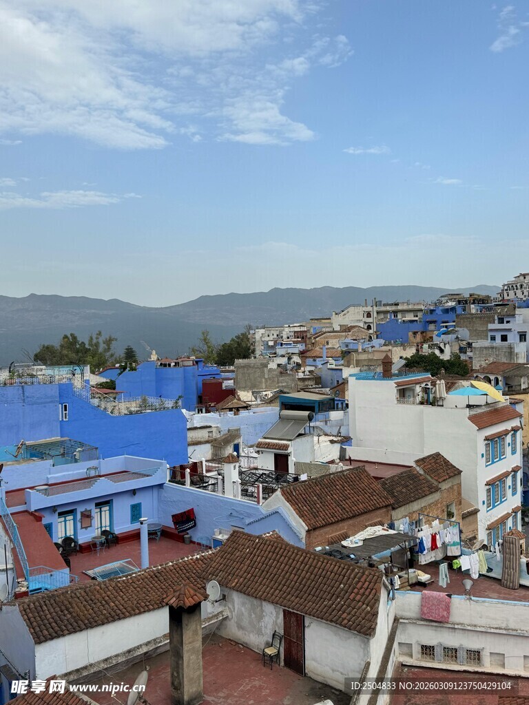 蓝顶建筑城市景观俯瞰