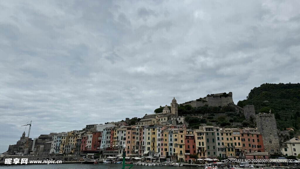 海滨多彩建筑景观