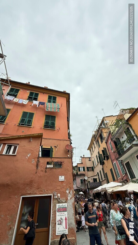 意大利街头热闹场景