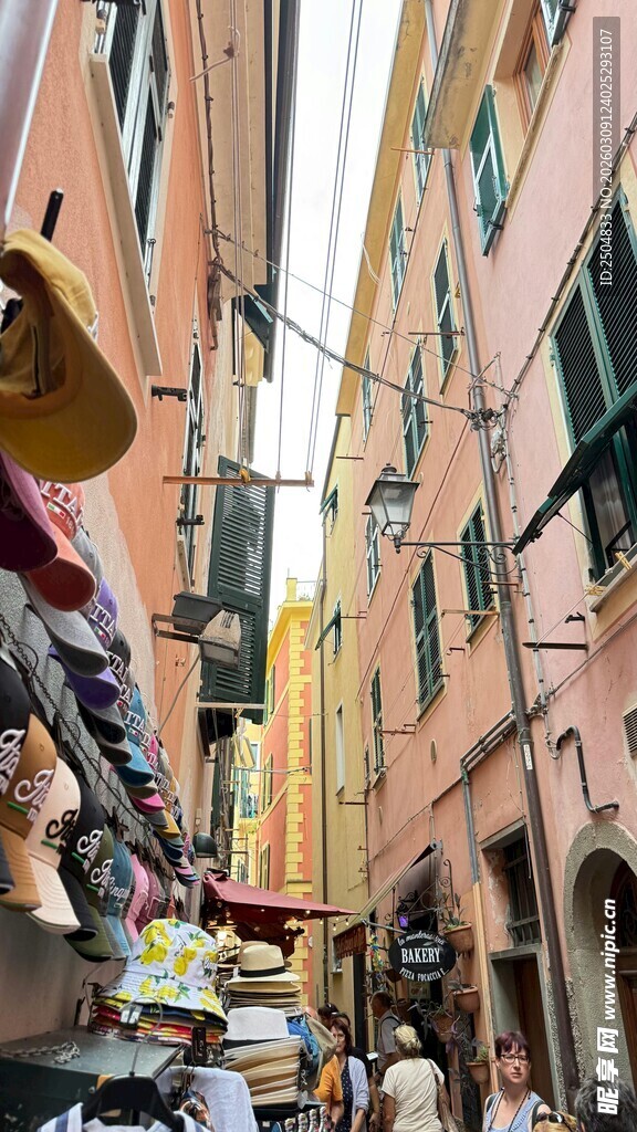 色彩斑斓的 洲风情小巷