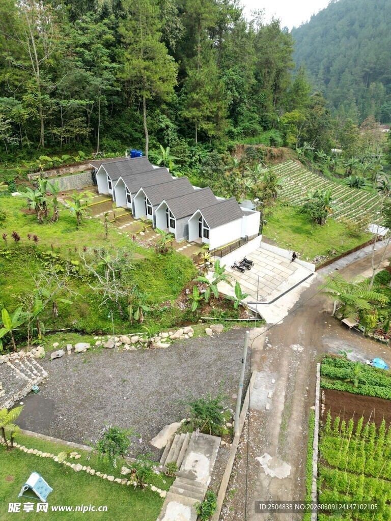 山间庭院 静谧田园风光
