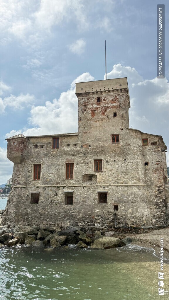 海边古老城堡建筑