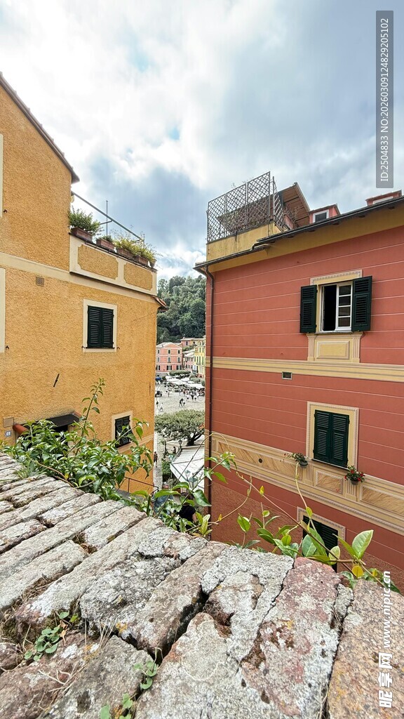 色彩斑斓的欧式小巷景致