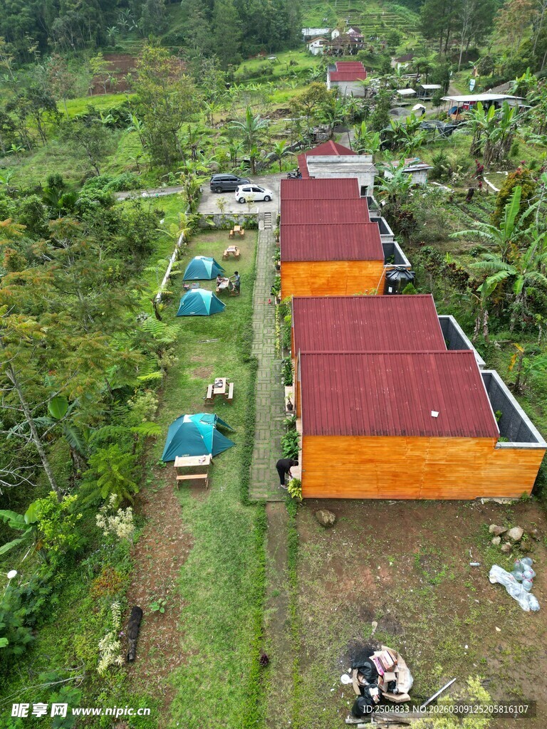 山间木屋营地俯瞰