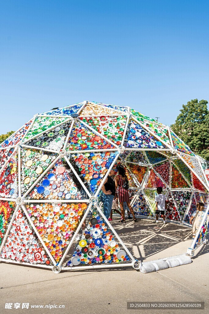 彩色马赛克艺术穹顶建筑