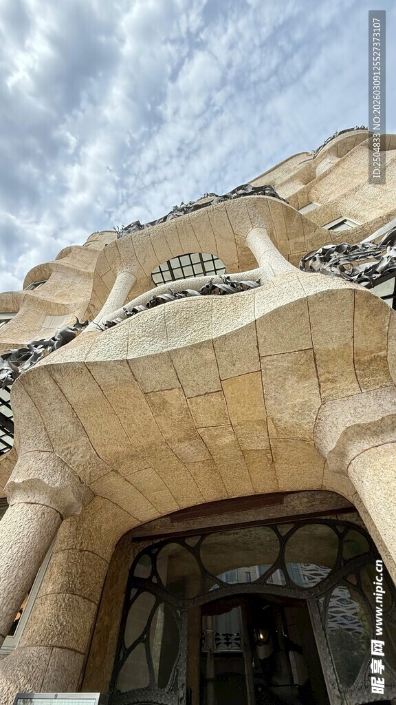 巴塞罗那奇幻建筑外观