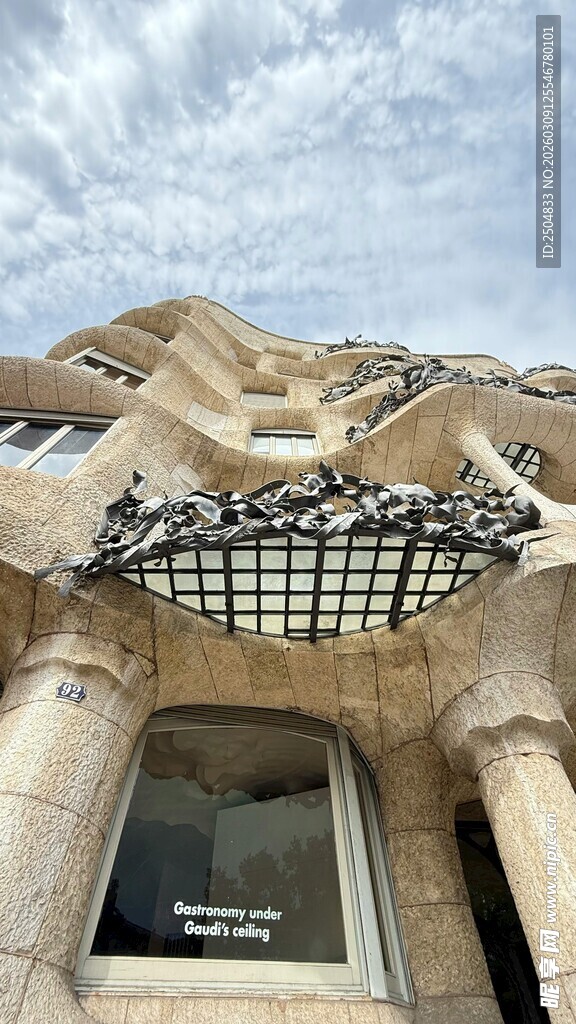 独特建筑外观细节特写