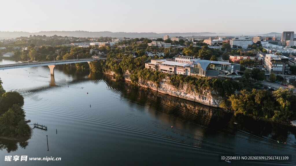 河畔城市风光美景
