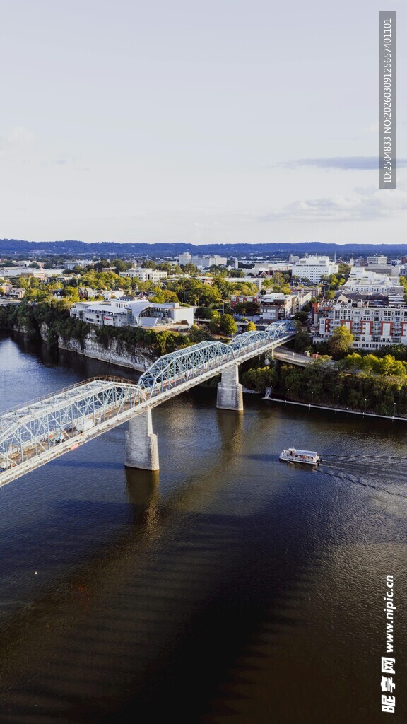 城市跨河大桥俯瞰美景