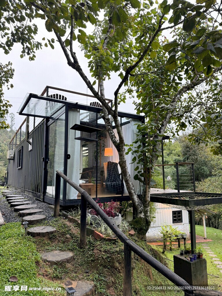 林间玻璃小屋  自然 居