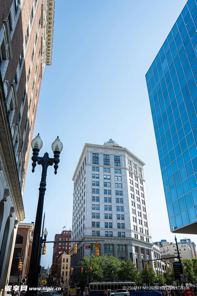 城市中的现代高楼景观