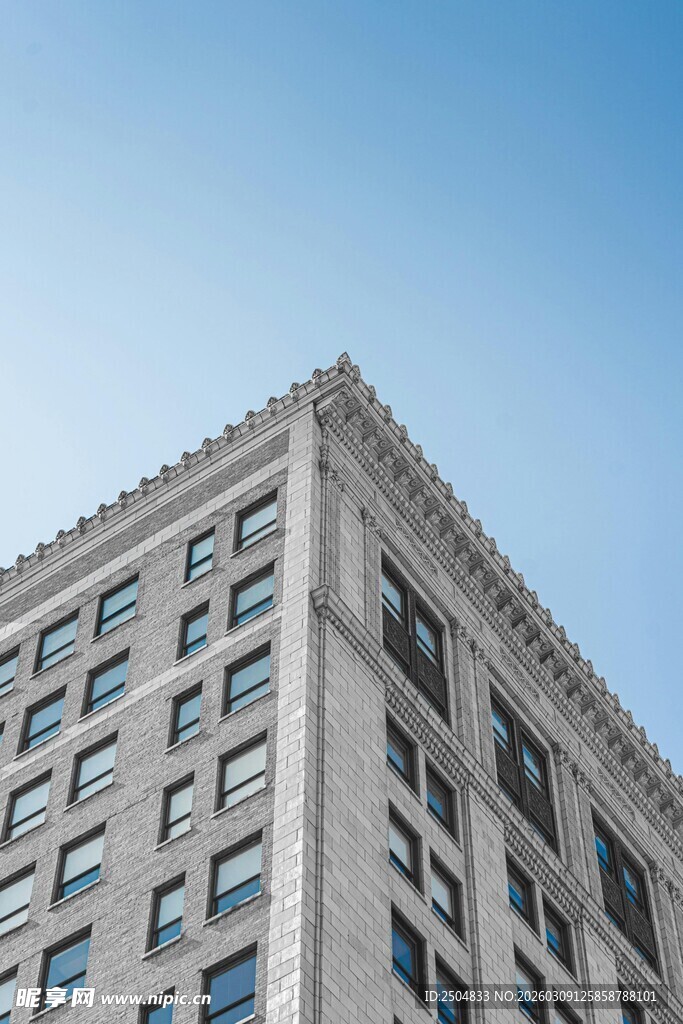 高耸入云的城市摩天大楼