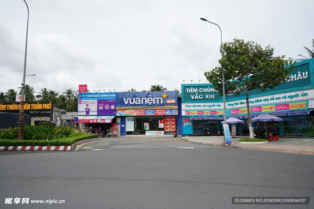 商业街多彩店铺外观