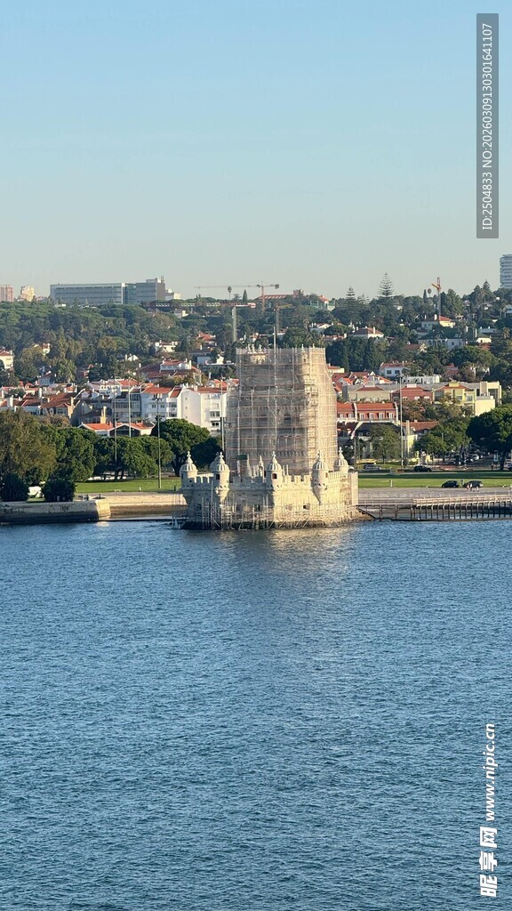 贝伦塔屹立于碧水之上