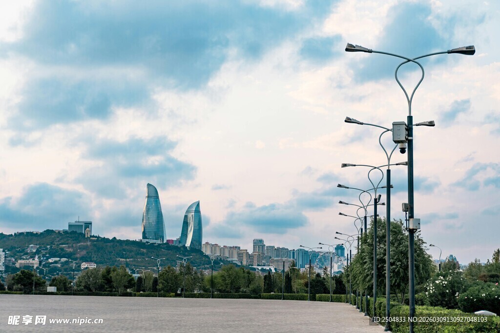 巴库城市风光中的路灯景观