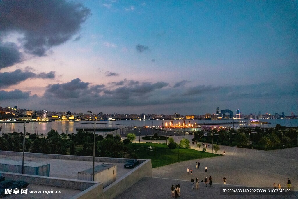 城市黄昏天际线美丽景观