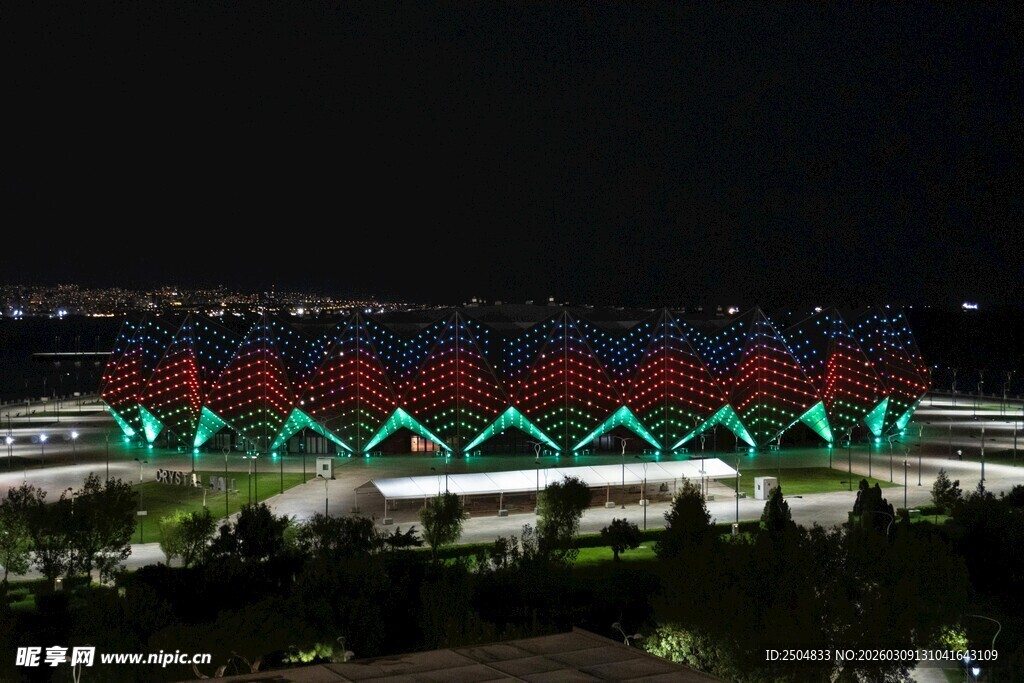 夜晚绚丽灯光下的建筑景观