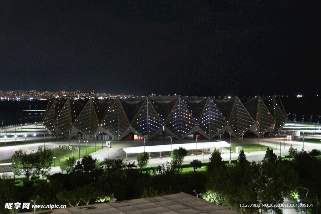 夜晚城市建筑群璀璨景观