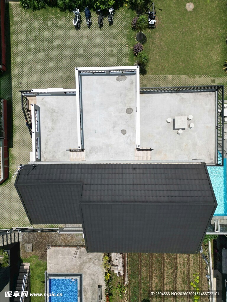 俯瞰现代住宅与户外设施