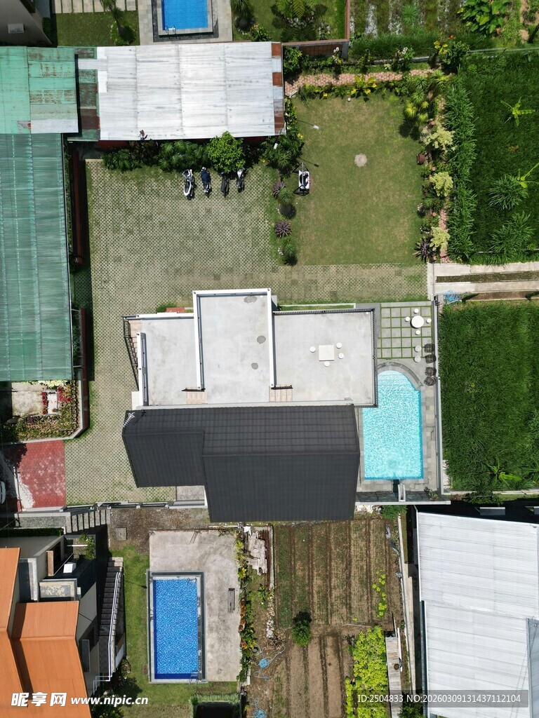 俯瞰多样屋顶景观