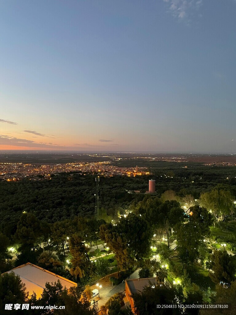 城市黄昏夜景俯瞰风光