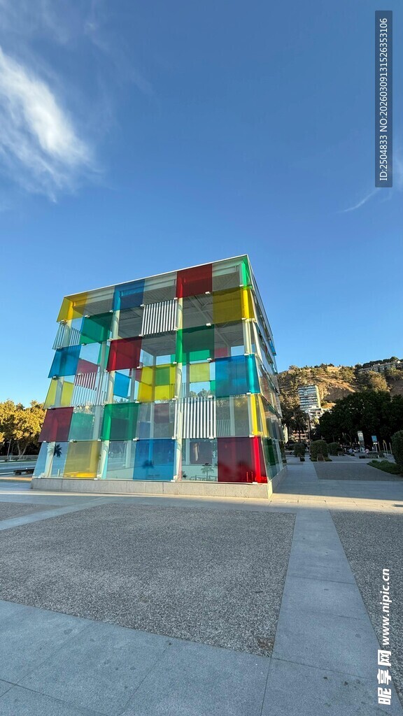 多彩几何建筑外观