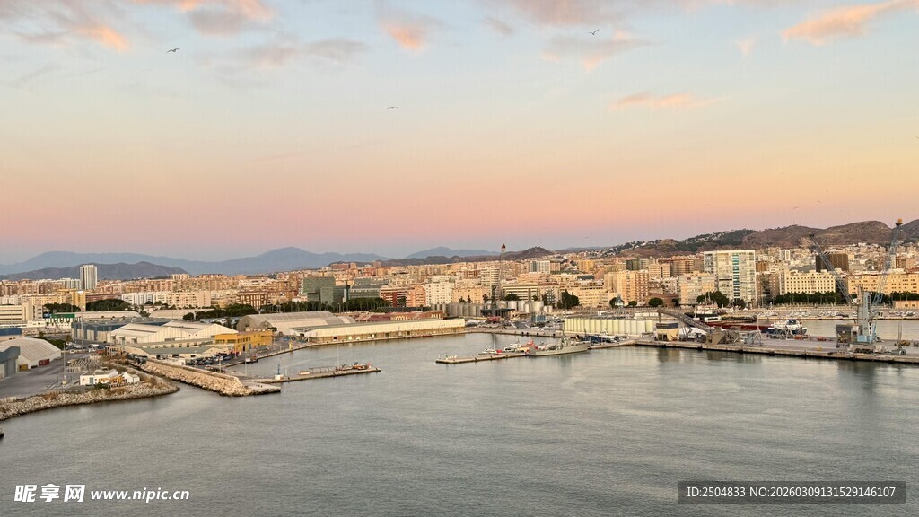 海滨城市美丽黄昏景致