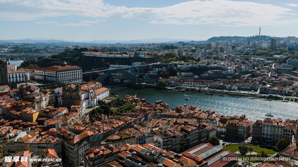 俯瞰瑞士城市美丽风光