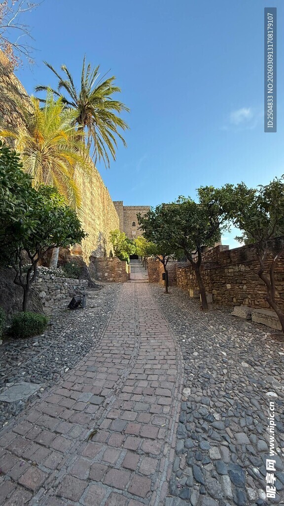 古朴小巷 阳光下的静谧景致