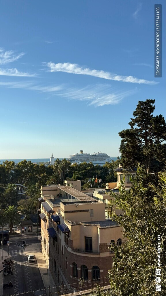 古朴建筑与自然风光