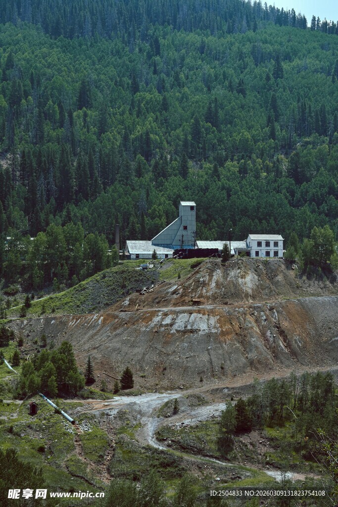 山间矿区建筑景观