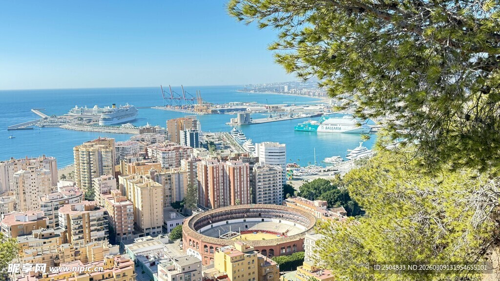 俯瞰美丽的海港城市景观