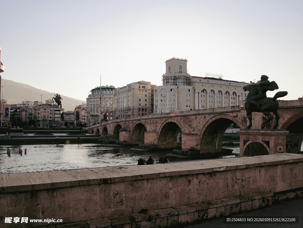 罗马河畔古建筑景观