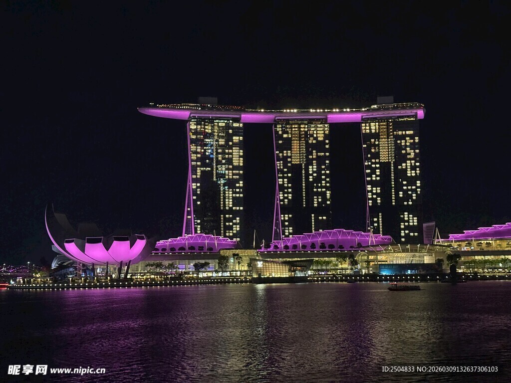 新加坡滨海湾夜景璀璨
