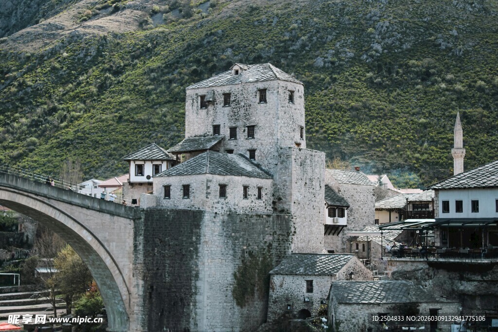 莫斯塔尔古桥及周边建筑