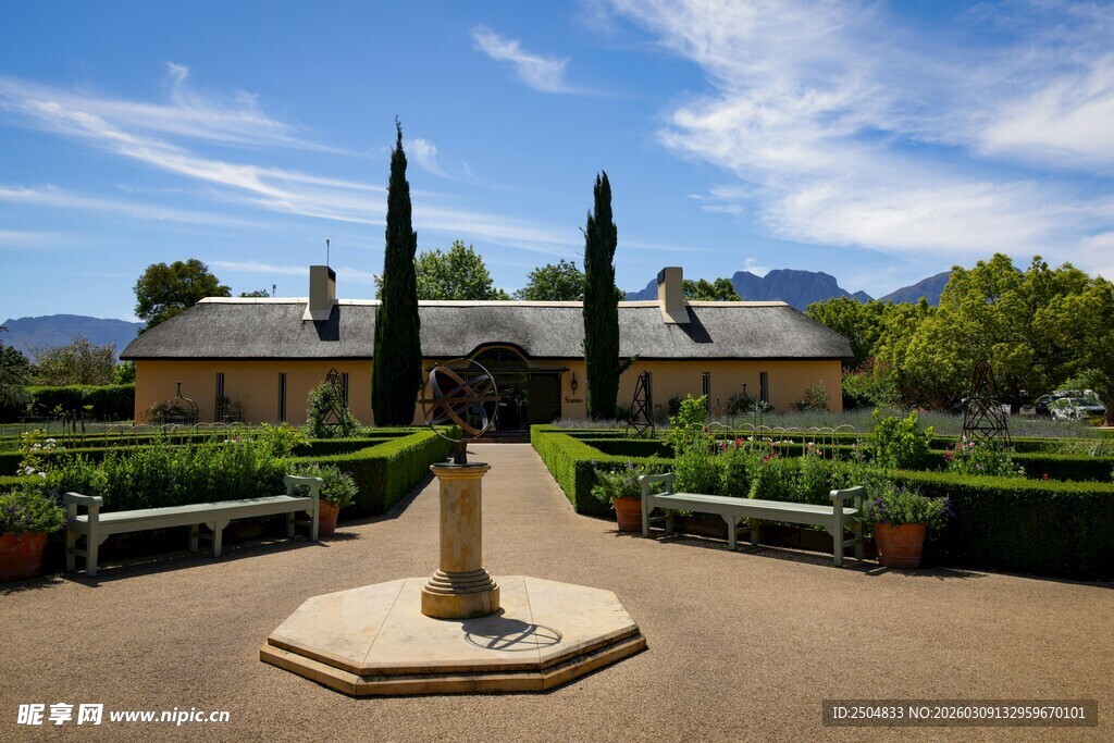 欧式庭院中的雕塑景观